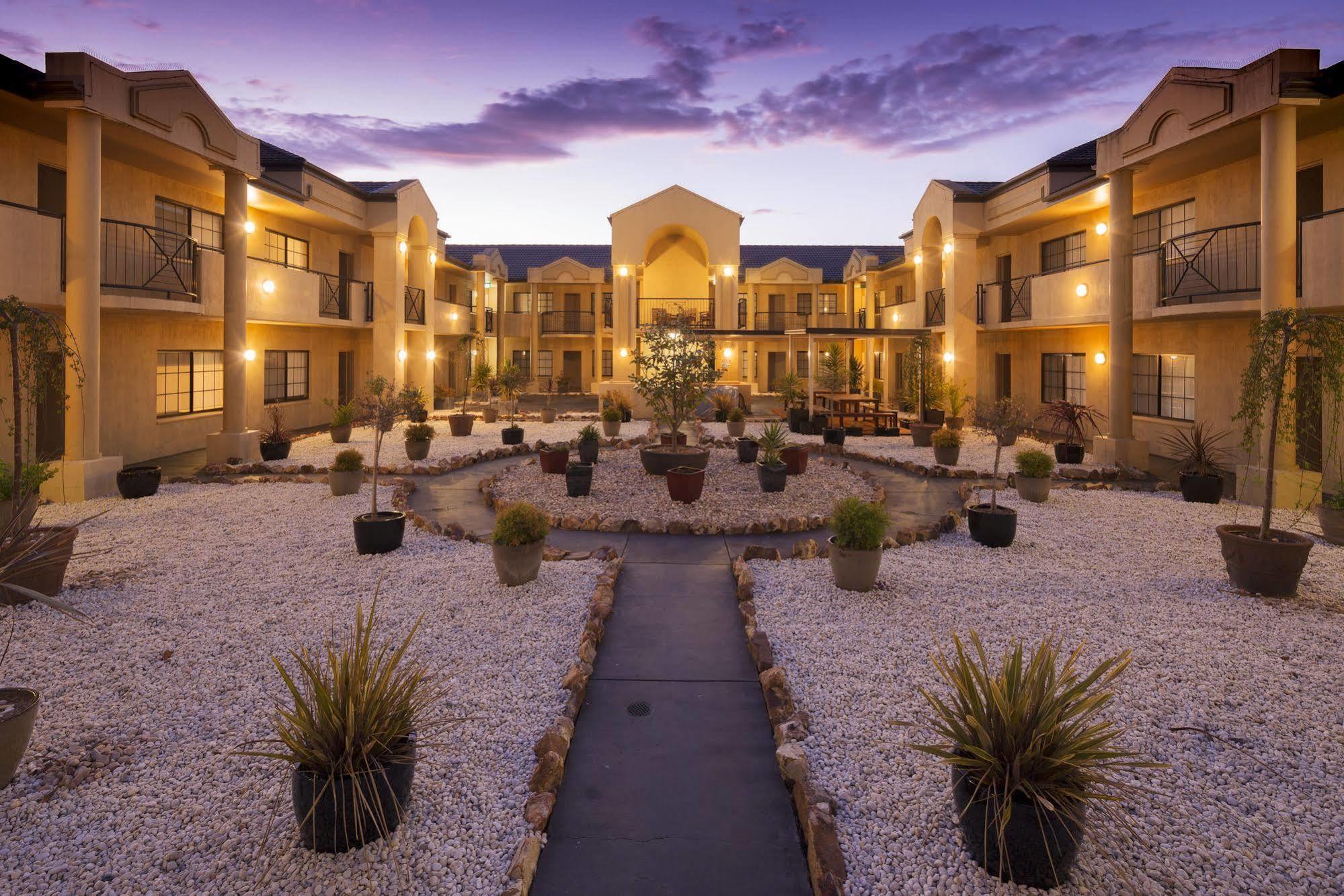 Canberra Parklands Central Apartment Hotel Official Bagian luar foto